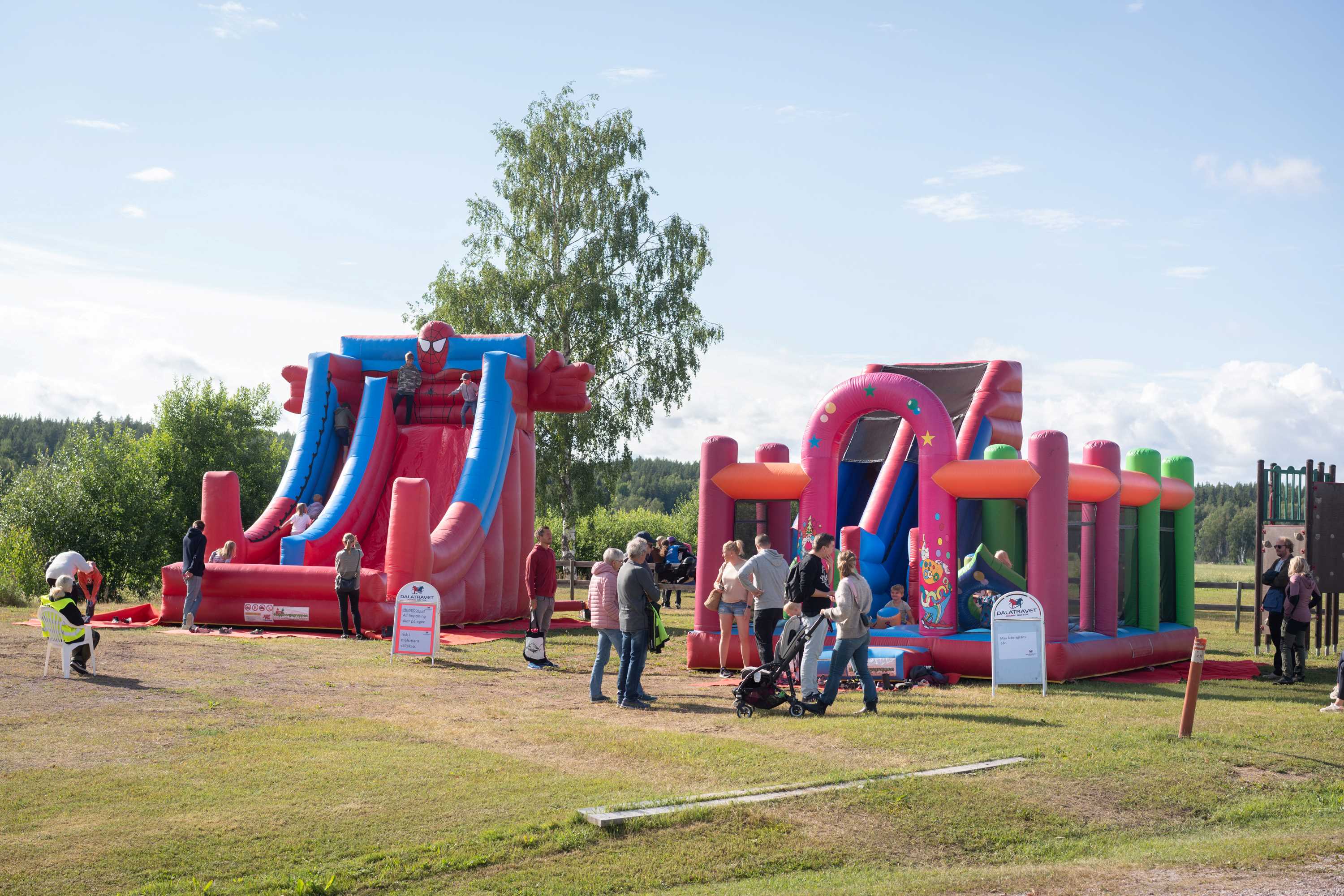 Aktiviteter under familjedag på Dalatravet i Rättvik.