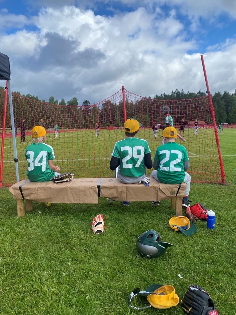 Ungdomar i Leksand Baseboll och Softbollklubb vid hemmaarenan Leander Field i Leksand.