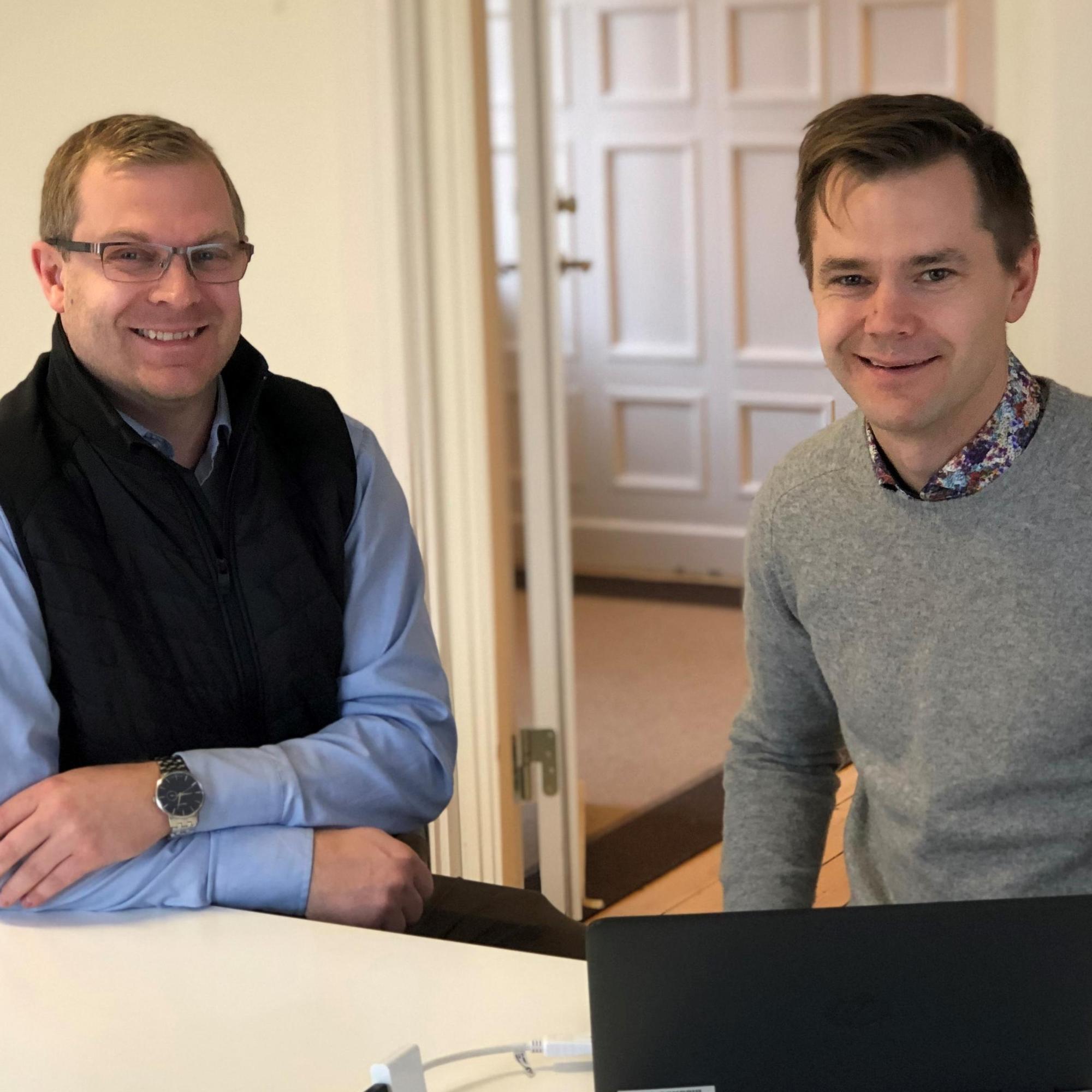 Pär Matsson, företagsrådgivare på Leksands Sparbank tillsammans med Niklas Karlsson på ekonomibyrån Bissacc i Mora.